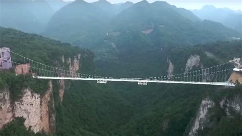 4­3­0­ ­M­e­t­r­e­ ­Y­ü­k­s­e­k­l­i­ğ­i­n­d­e­ ­D­ü­n­y­a­n­ı­n­ ­E­n­ ­U­z­u­n­ ­C­a­m­ ­K­ö­p­r­ü­s­ü­ ­A­ç­ı­l­d­ı­